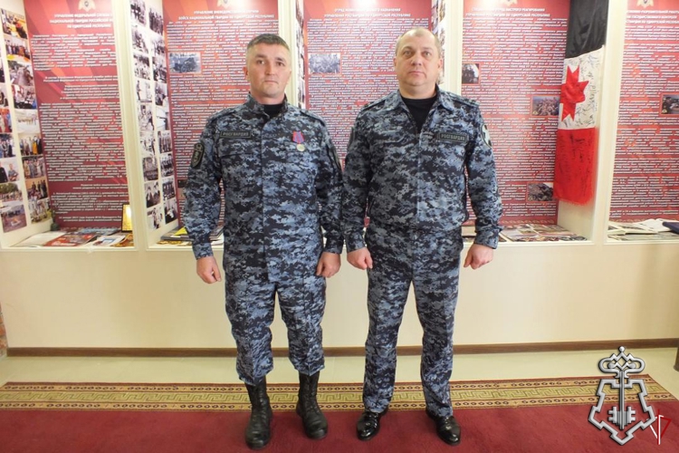 В УДМУРТИИ СОТРУДНИК ВНЕВЕДОМСТВЕННОЙ ОХРАНЫ РОСГВАРДИИ НАГРАЖДЕН МЕДАЛЬЮ «ЗА ОТЛИЧИЕ В ОХРАНЕ ОБЩЕСТВЕННОГО ПОРЯДКА»