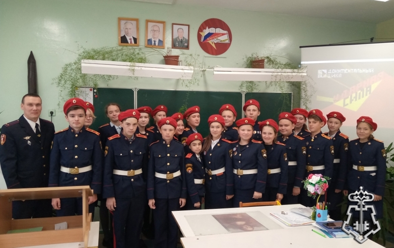 В Удмуртии сотрудники Росгвардии провели урок мужества для кадет 