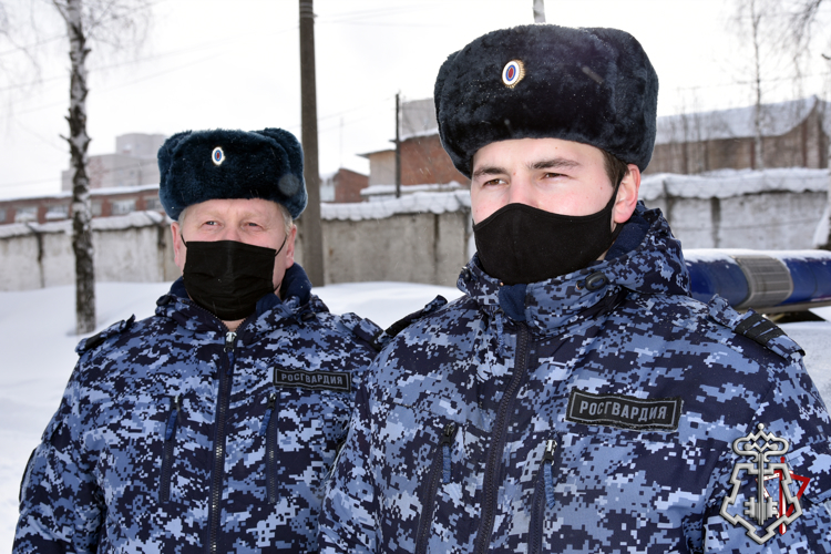 В Удмуртии росгвардейцы задержали гражданина, ранее замеченного на улице с ножом