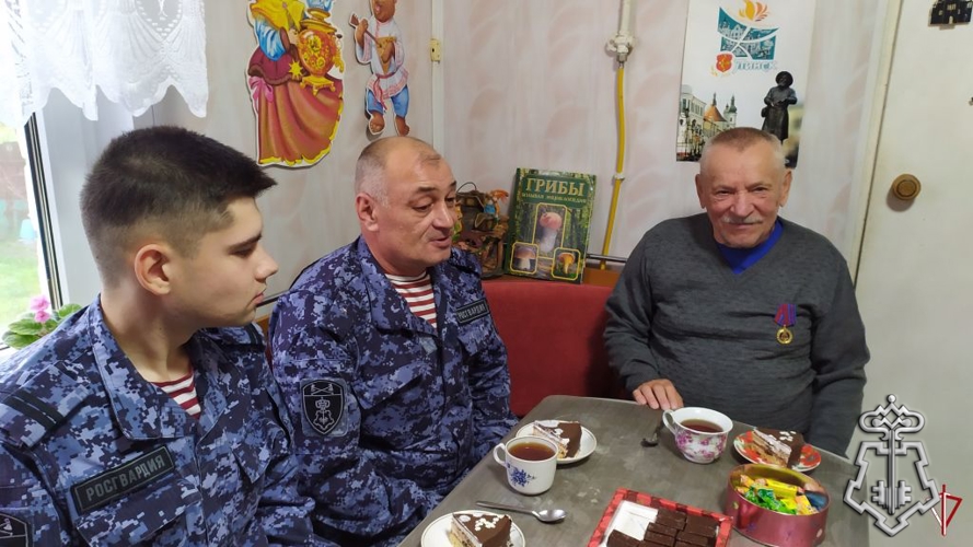 Росгвардейцы навестили ветерана вневедомственной охраны в Удмуртии