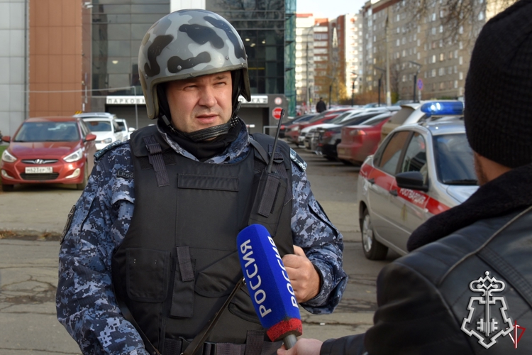 В преддверии семидесятилетнего юбилея вневедомственной охраны корреспондент телеканала ГТРК «Удмуртия» встретился с росгвардейцами