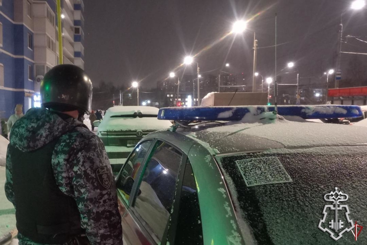 В Ижевске сотрудниками Росгвардии задержана подозреваемая в краже из магазина