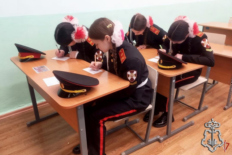 Ижевские кадеты написали письма росгвардейцам из Удмуртии, участвующим в специальной военной операции (видео)