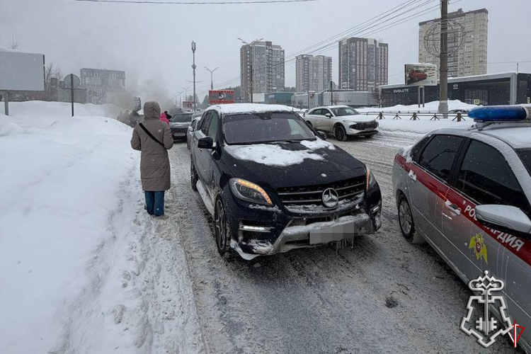 Росгвардейцы оказали помощь в тушении автомобиля в Ижевске (видео)