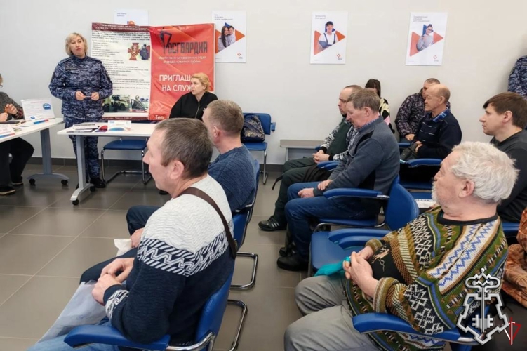 В Удмуртии сотрудники вневедомственной охраны приняли участие в Ярмарке вакансий