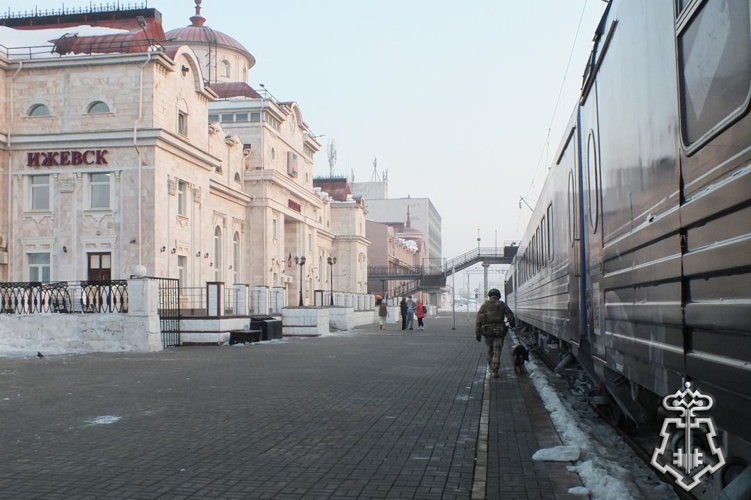 В Удмуртии росгвардейцы обеспечили безопасность выставки «Поезд Победы»