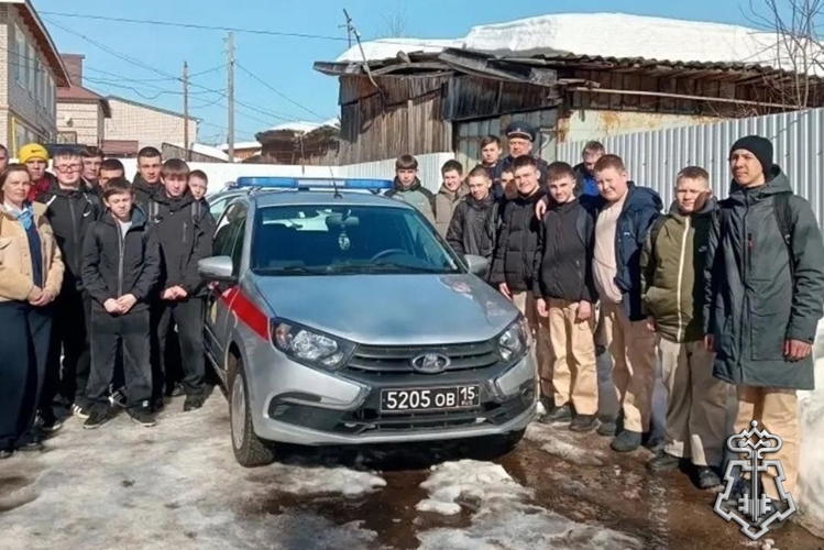 В Удмуртии в рамках акции «Дни Росгвардии» состоялся День открытых дверей для школьников