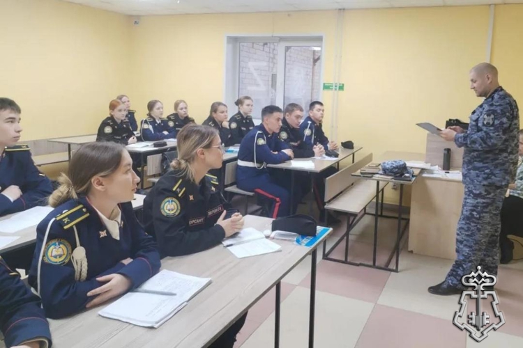 В Ижевске в рамках акции «Дни Росгвардии» сотрудники вневедомственной охраны проводят встречи со студентами