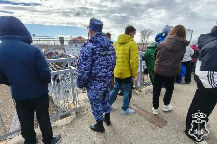 В Удмуртии сотрудники Росгвардии обеспечили безопасность во время прибытия «Поезда Победы» (видео)