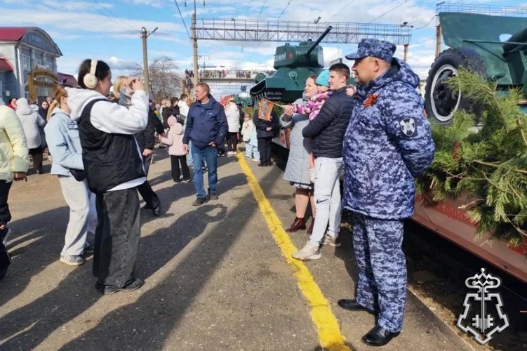 В Удмуртии сотрудники Росгвардии обеспечили безопасность во время прибытия «Поезда Победы» (видео)