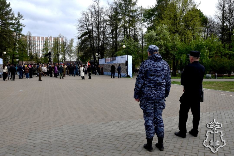 Росгвардейцы приняли участие в обеспечении правопорядка во время празднования Дня Победы в Удмуртии