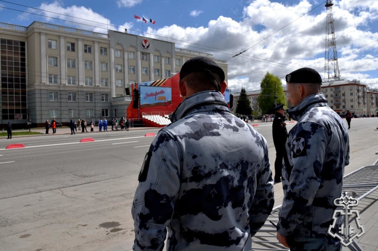 Росгвардейцы приняли участие в обеспечении правопорядка во время празднования Дня Победы в Удмуртии