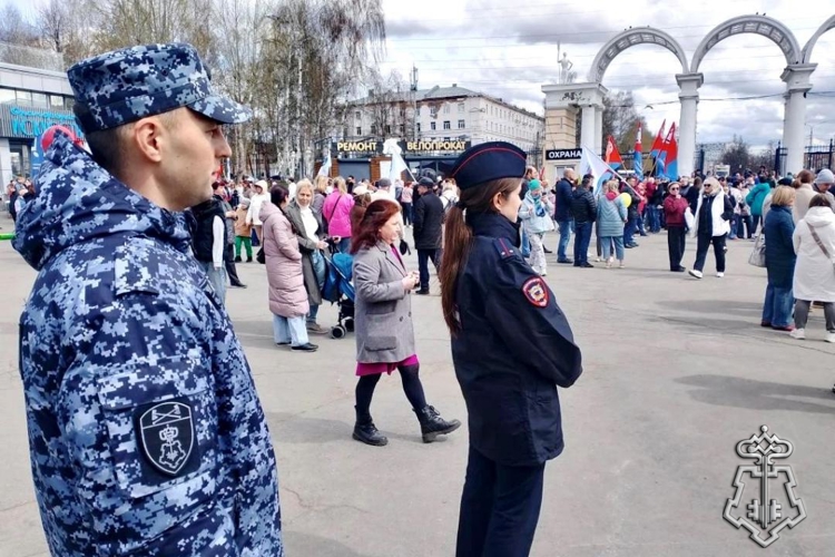 В Удмуртии сотрудники Росгвардии приняли участие в обеспечении правопорядка во время празднования Дня весны и труда