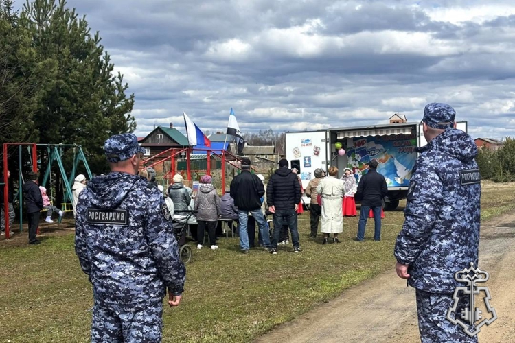 В Удмуртии сотрудники Росгвардии приняли участие в обеспечении правопорядка во время празднования Дня весны и труда