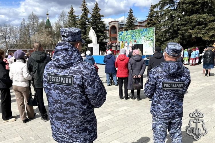 В Удмуртии сотрудники Росгвардии приняли участие в обеспечении правопорядка во время празднования Дня весны и труда