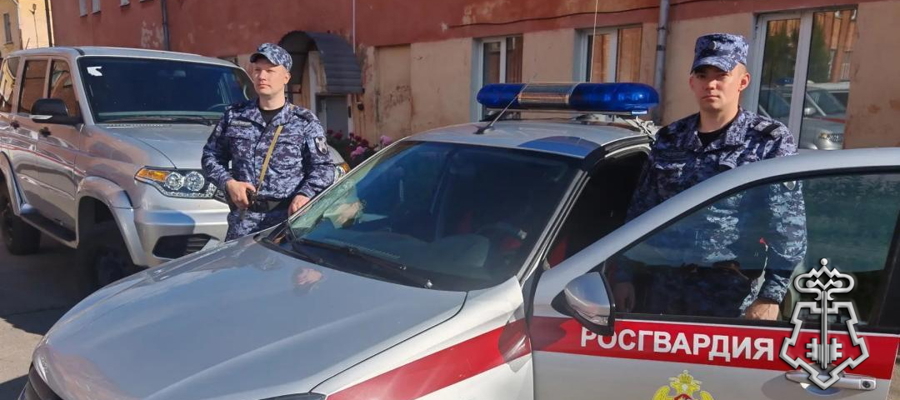 В Удмуртии сотрудники вневедомственной охраны помогли дезориентированной пожилой женщине вернуться домой