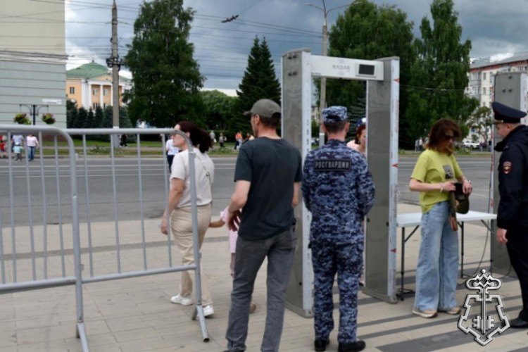 Росгвардейцы обеспечили общественную безопасность на мероприятиях, посвященных Дню России и Дню города Ижевска