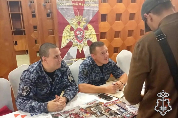 В Удмуртии сотрудники Росгвардии приняли участие во Всероссийской Ярмарке вакансий
