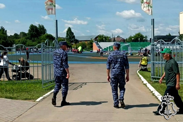 Росгвардейцы обеспечивают правопорядок при проведении Республиканских летних спортивных сельских игр в Удмуртии