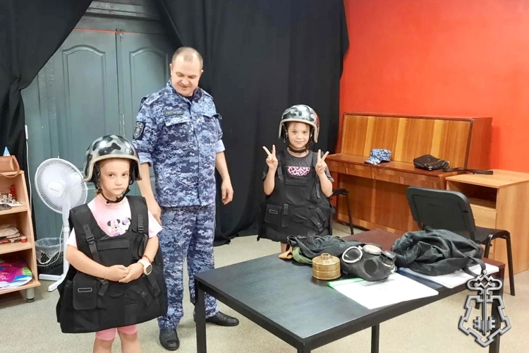 В рамках акции «Каникулы с Росгвардией» прошла встреча с воспитанниками театральной студии