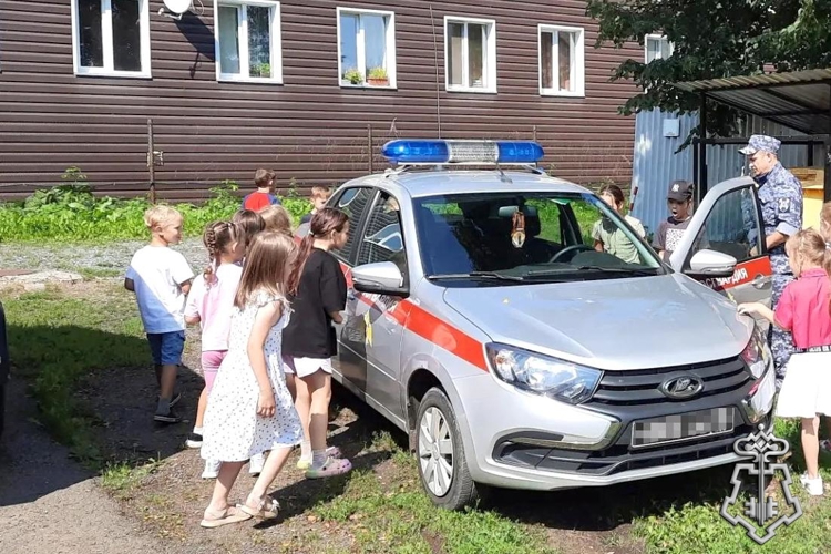 В рамках акции «Каникулы с Росгвардией» прошла встреча с воспитанниками театральной студии