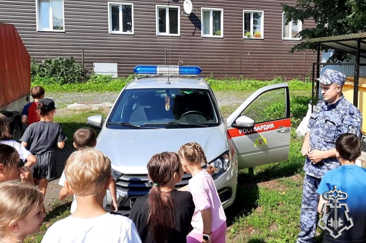 В рамках акции «Каникулы с Росгвардией» прошла встреча с воспитанниками театральной студии