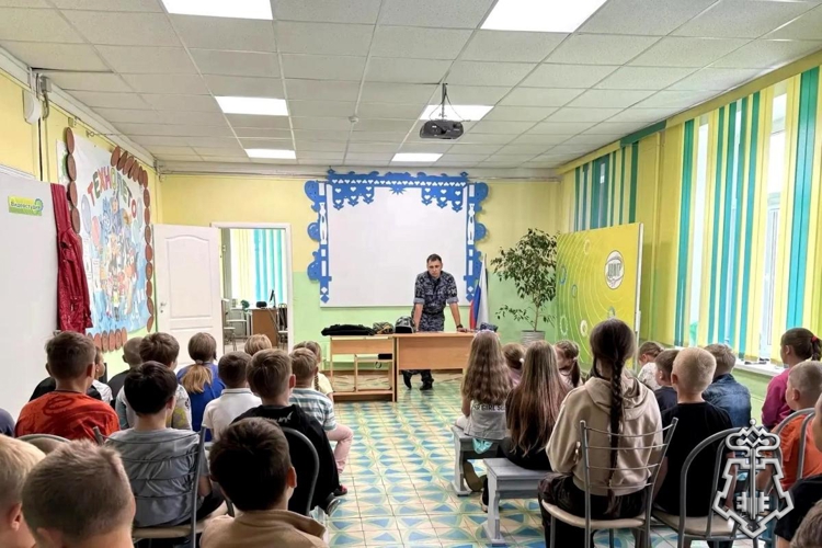 В Удмуртии росгвардейцы рассказали школьникам об особенностях службы во вневедомственной охране