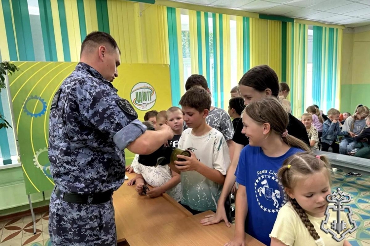 В Удмуртии росгвардейцы рассказали школьникам об особенностях службы во вневедомственной охране